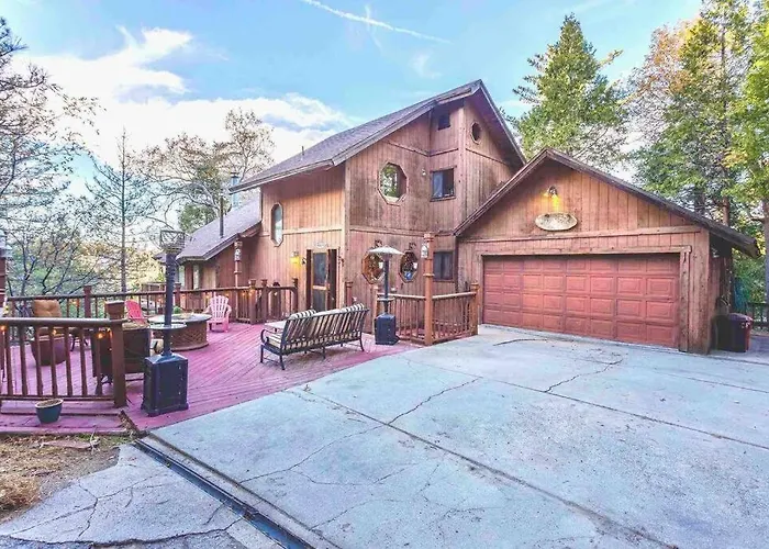 Lakeview 3-Story Winter Home