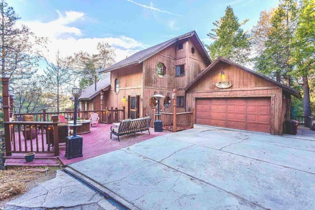 Lakeview 3-story Winter Holiday home