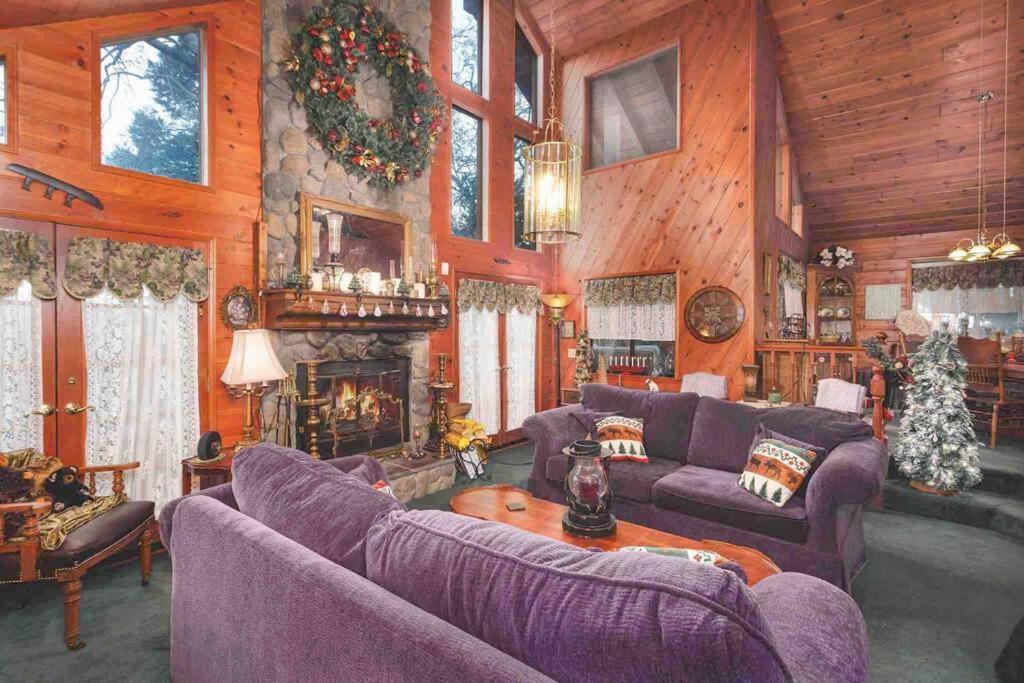 Lakeview 3-story Winter Holiday home