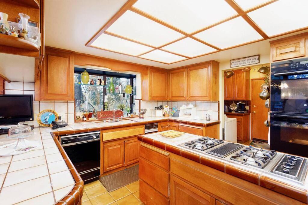 Lakeview 3-story Winter Crestline