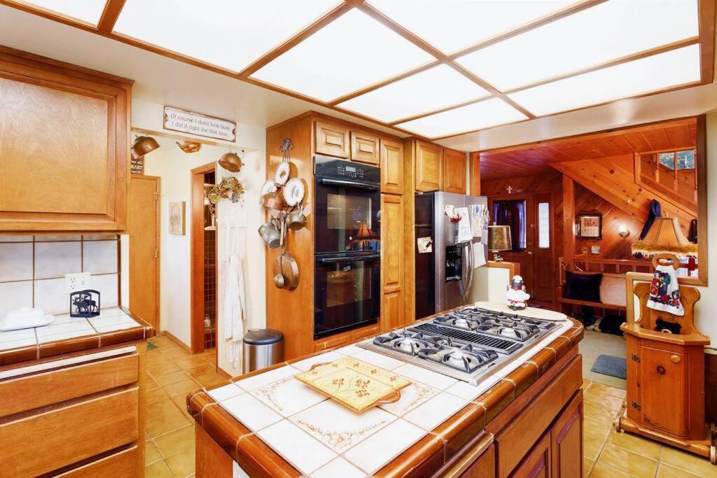Lakeview 3-story Winter * Crestline