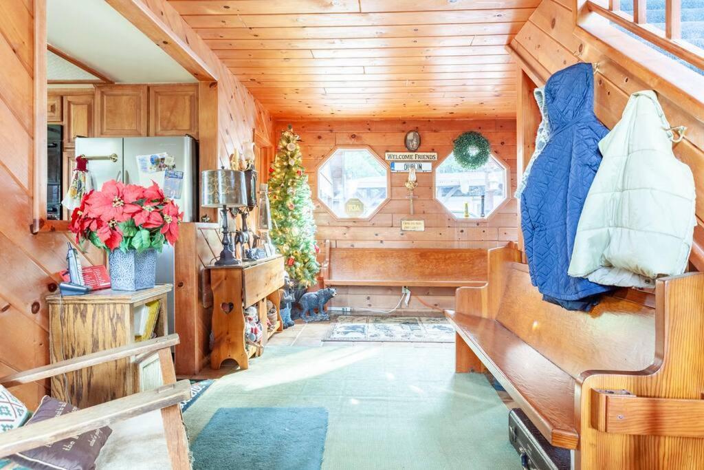 Lakeview 3-story Winter Holiday home *