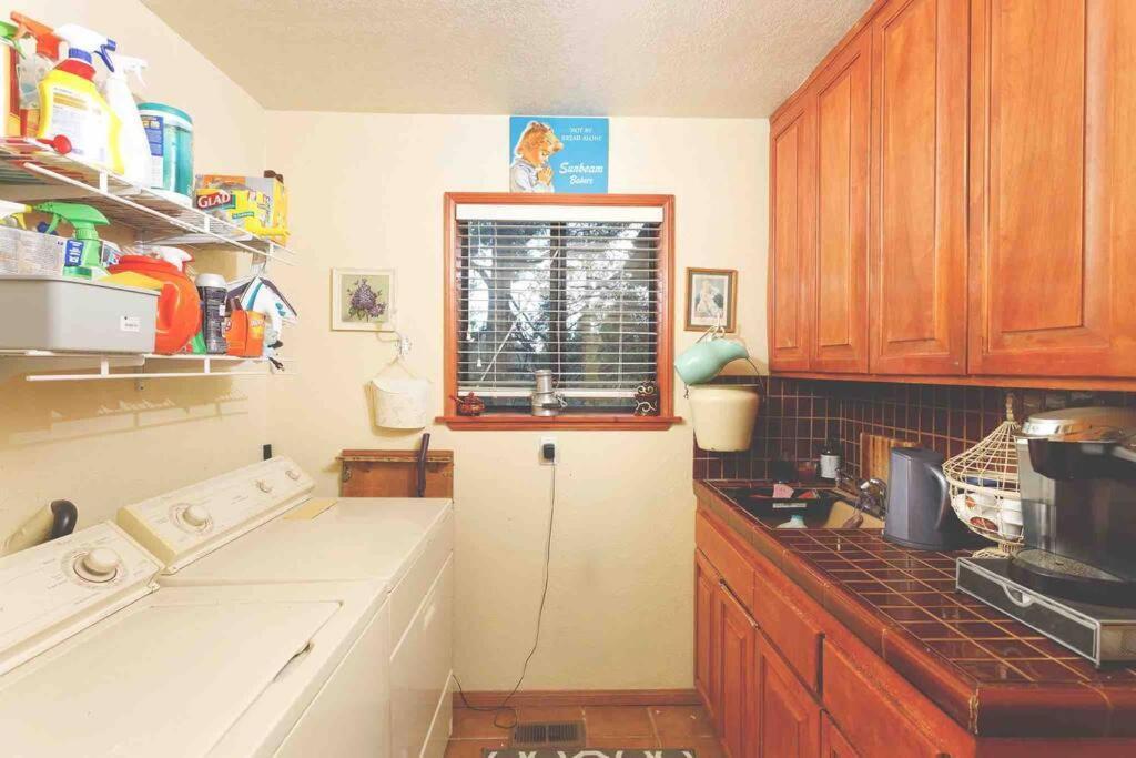 Lakeview 3-story Winter * Crestline